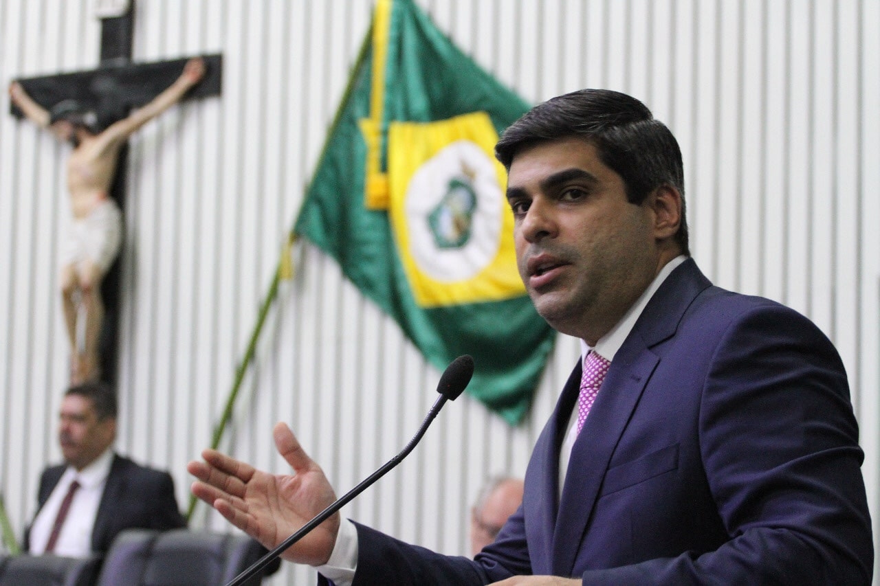Queiroz Filho defende discussão democrática sobre avanços e retrocessos na educação do país