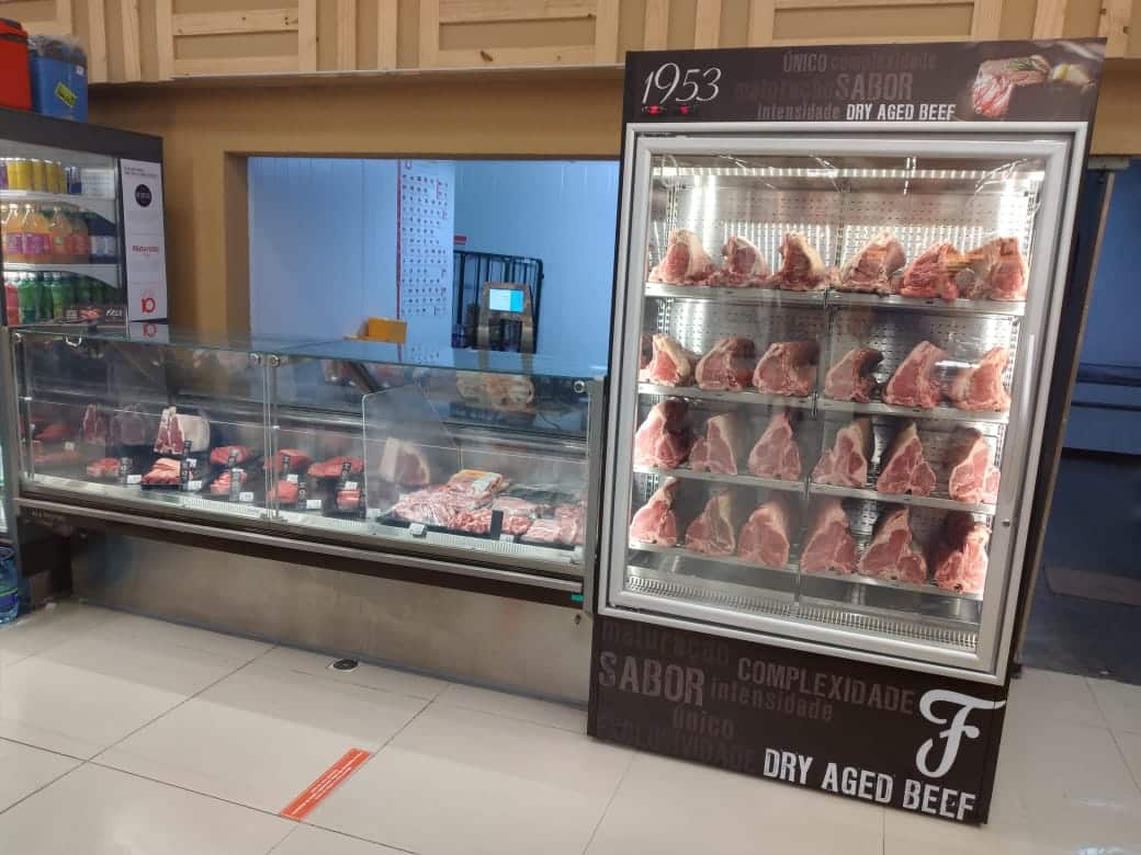 Mercadinhos São Luiz e Friboi criam espaço para produção e venda de carnes dry aged