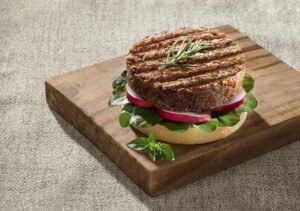Jasmine Alimentos lança hambúrguer de carne vegetal