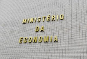 Governo melhora previsão de queda da economia