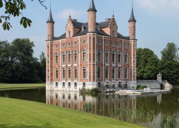 Viaje pelo magnífico castelo à venda na Bélgica