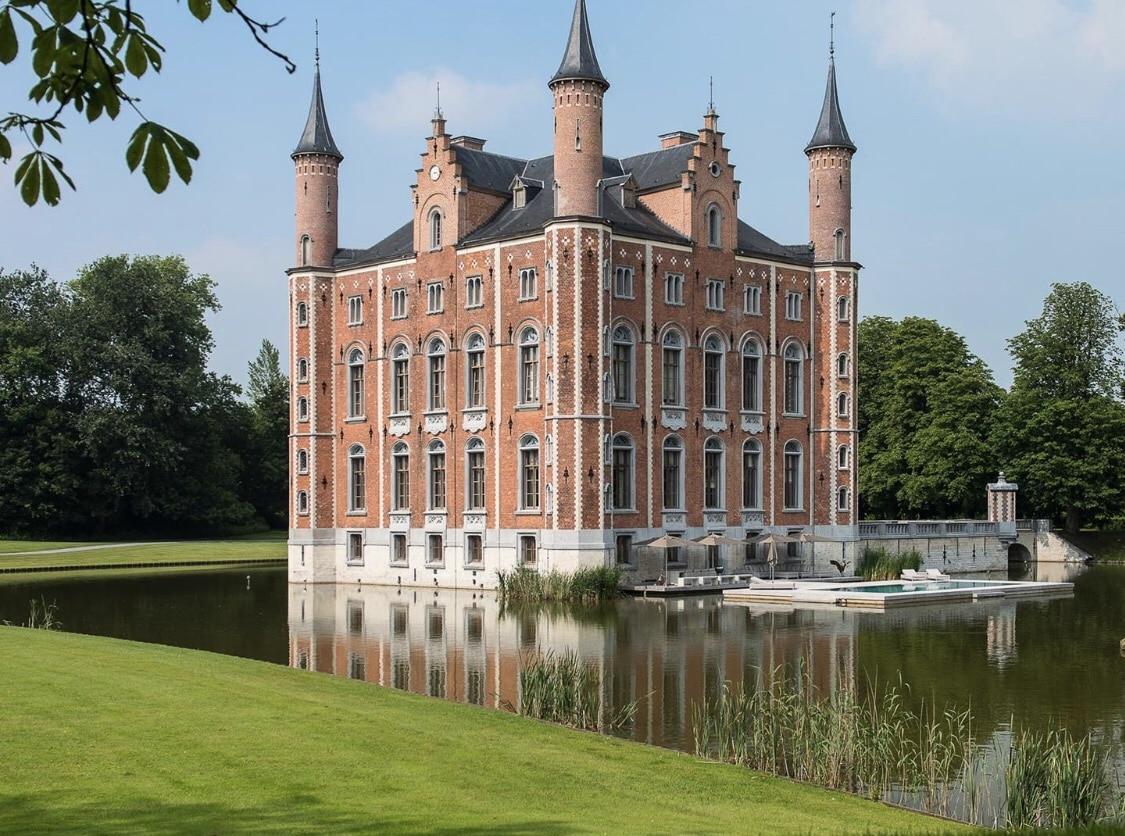 Viaje pelo magnífico castelo à venda na Bélgica