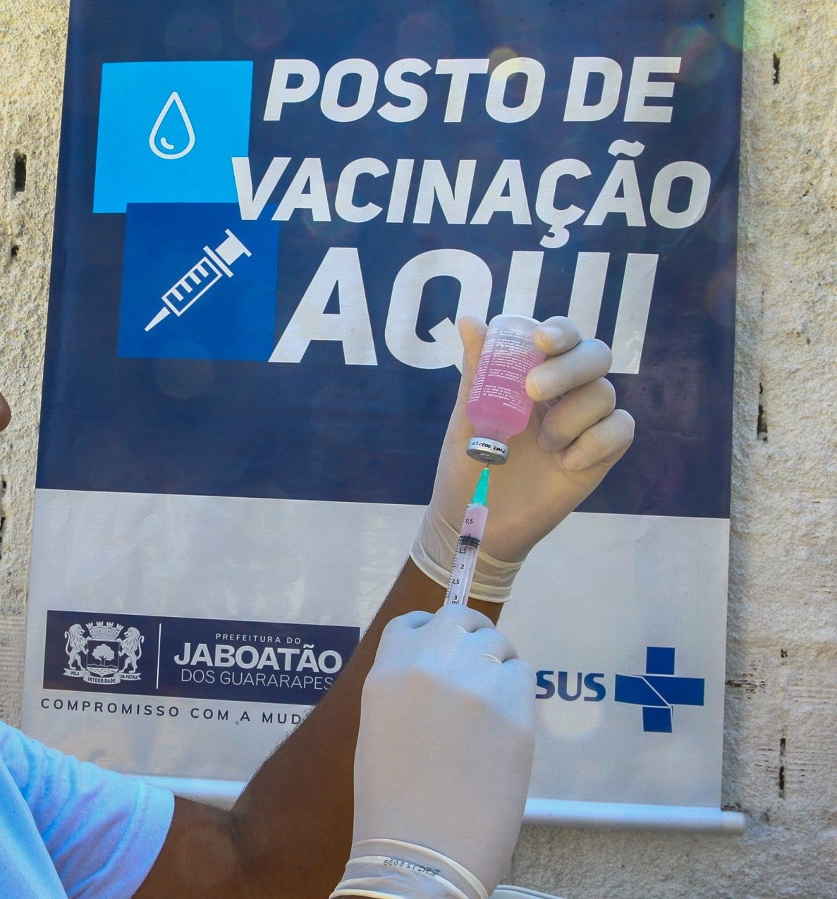 Com slogan: "Vacina: eu confio", associação de bares e restaurantes apoia a vacinação como um passo fundamental no combate à pandemia