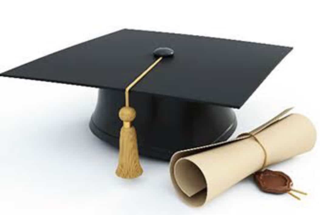 Emissão de diploma de graduação não pode ser recusada por erro na documentação de conclusão do ensino médio