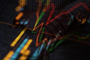 Segundo dados da B3 de dezembro, os investidores na faixa etária de 56 a 65 anos são responsáveis por 20,6% do volume financeiro, ou R$ 93,2 bilhões. Já os investidores com mais de 66 anos possuem R$ 153,2 bilhões investidos, cerca de 33,9% do total.