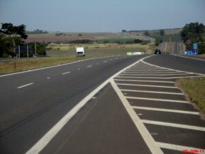 Com uma severa restrição fiscal, o país observa uma queda dos investimentos em transportes desde 2017, segundo a CNI. Nos últimos 20 anos, o maior montante investido foi em 2010 (R$ 24,3 bilhões).