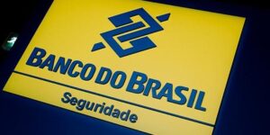 Com os números, a holding terminou o ano passado com lucro líquido ajustado de R$ 3,877 bilhões, baixa de 10% em relação ao ano anterior.
