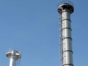 Analistas do mercado financeiro e especialistas do setor de petróleo avaliam que o valor pago pela refinaria baiana Rlam, de US$ 1,65 bilhão, ficou abaixo do de mercado.