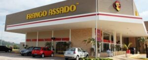 A projeção de abertura é de 50 novas unidades do Frango Assado em postos Shell nos próximos cinco anos. É o dobro das 25 unidades atuais no país.