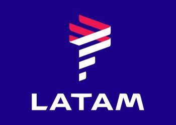 Além do check-in automático, a Latam também vai aumentar os dispositivos para que os próprios clientes façam o despacho e a etiquetagem de suas bagagens em aeroportos no Brasil.