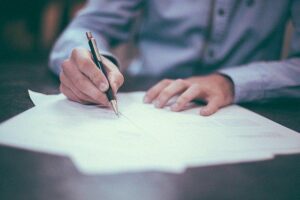 O estudo “Demanda por talentos no cenário da atual” foi feito online com 1.500 executivos em novembro de 2020 na Alemanha, Bélgica, Brasil, França e Reino Unido.