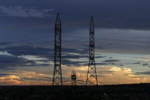 Os percentuais ainda serão discutidos em consulta pública, mas tornarão as contas de luz ainda mais caras e pressionarão a inflação, que já está alta com o impacto dos preços dos alimentos.