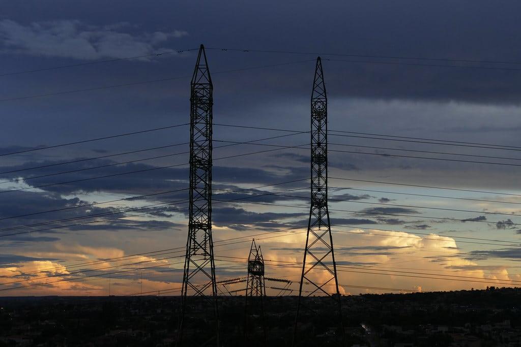 Os percentuais ainda serão discutidos em consulta pública, mas tornarão as contas de luz ainda mais caras e pressionarão a inflação, que já está alta com o impacto dos preços dos alimentos.