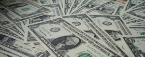A extensão do lockdown na Alemanha até meados de abril e a expectativa de que o governo da França anuncie medidas semelhantes nos próximos dias deve impactar as previsões de recuperação da economia global neste ano.