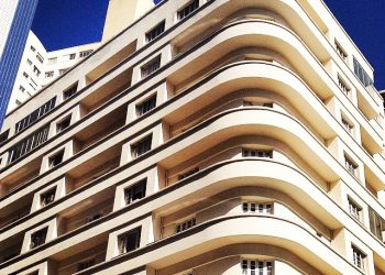 O Retrofit é uma tendência a ser seguida e deverá passar a fazer parte, principalmente, nos edifícios de luxo localizados a Beira Mar, onde praticamente não há mais terrenos para novas incorporações.
