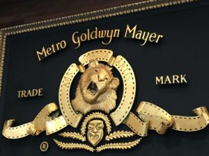 A Amazon afirmou que espera alavancar a história cinematográfica da MGM e seu amplo catálogo de cerca de 4 mil filmes e 17 mil programas de TV, ajudando a reforçar a divisão de filmes e TV da Amazon Studios.