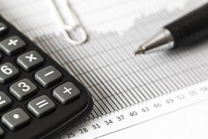 A consulta no site permite a verificação de pendências que impeçam o pagamento da restituição – como inclusão na malha fina.