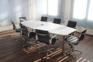 Empresa acionista ou quotista que exerce atividade vinculada à participação no capital de outras sociedades não precisa de registro de Conselho de Administração
