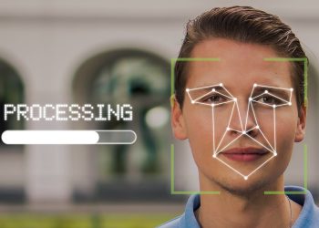 No ano passado, a Amazon pediu aos governos que implementassem "regras mais rígidas para regular o uso ético da tecnologia de reconhecimento facial".