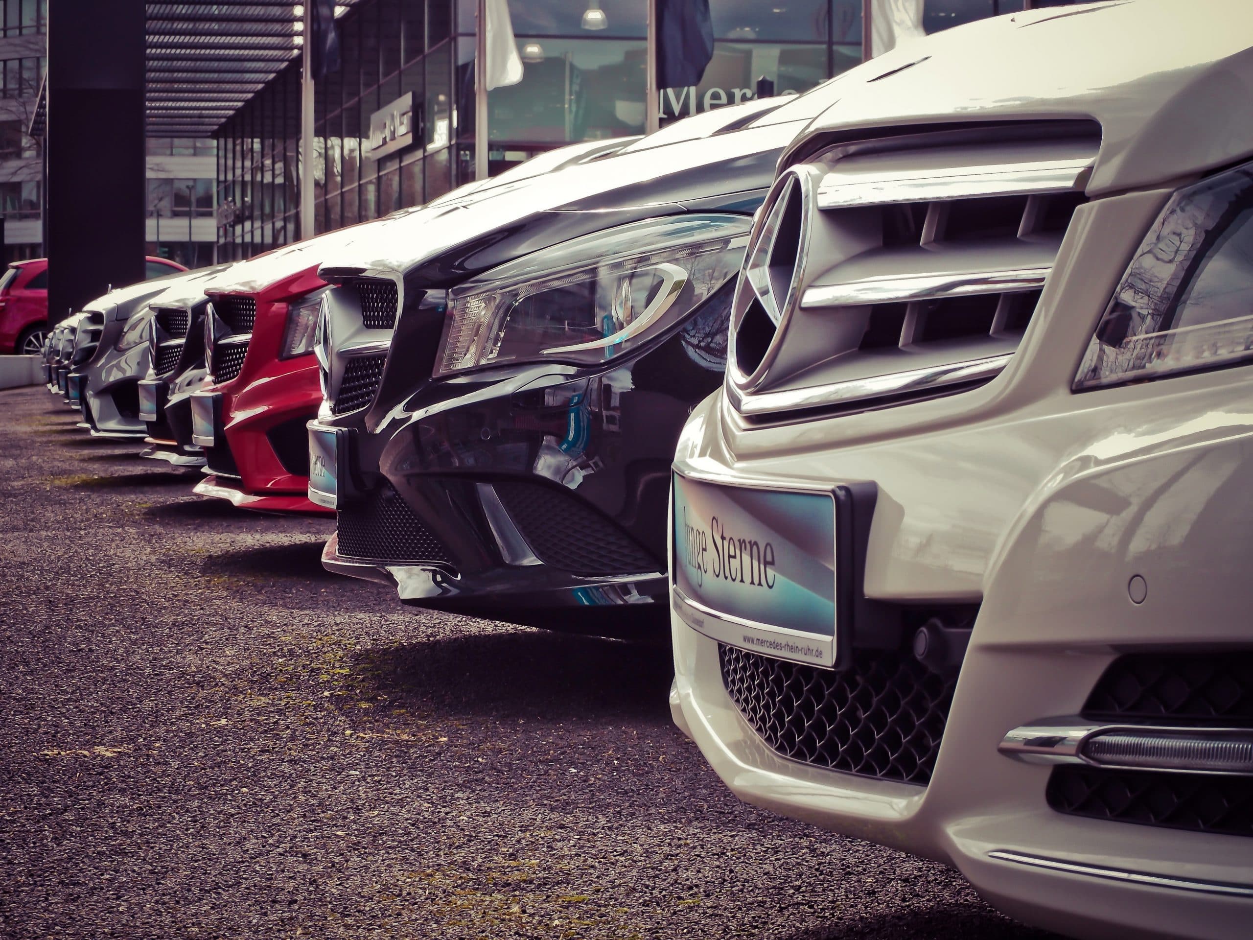 Em números gerais, foram vendidos quase 189 mil unidades de veículos novos, entre carros de passeio, utilitários leves, como picapes e vans, caminhões e ônibus.