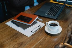 De acordo com a pesquisadora do Observatório da Indústria da FIEC, Eduarda Mendonça, o objetivo era mensurar a sofisticação das tecnologias mais intensivamente utilizadas pelas empresas locais e identificar diversos aspectos correlacionados a esse uso, tais como as motivações e as barreiras para a adoção de ferramentas mais avançadas.
