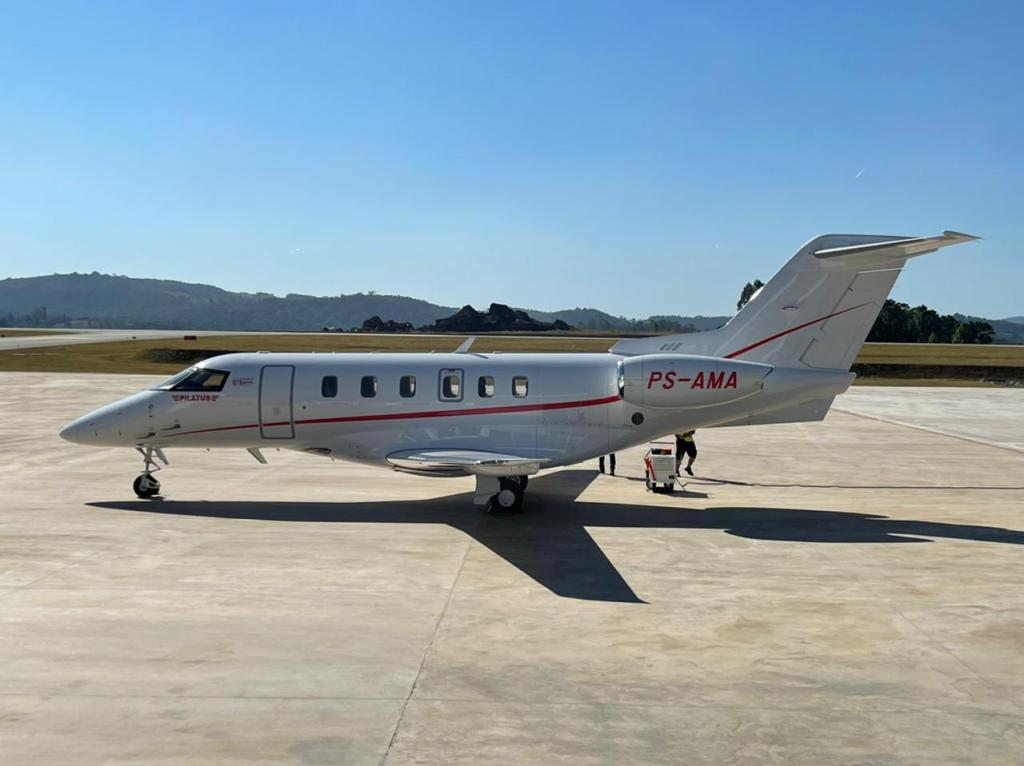 O Pilatus C-24, primeiro avião de propriedade compartilhada operado pela Amaro Aviation, após pousar no São Paulo Catarina (Gianfranco Beting/Divulgação)