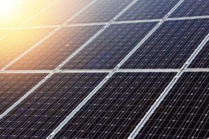 Os geradores de água atmosférica (AWG, na sigla em inglês), como os usados pela Source, são máquinas que produzem água potável a partir do ar. A tecnologia existe há cerca de uma década e, tradicionalmente, usa a condensação: resfria o vapor de água e coleta as gotículas que forma.
