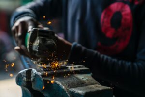 O documento pontua as principais ações para o fortalecimento industrial a curto e médio prazo para a retomada do crescimento no setor. 