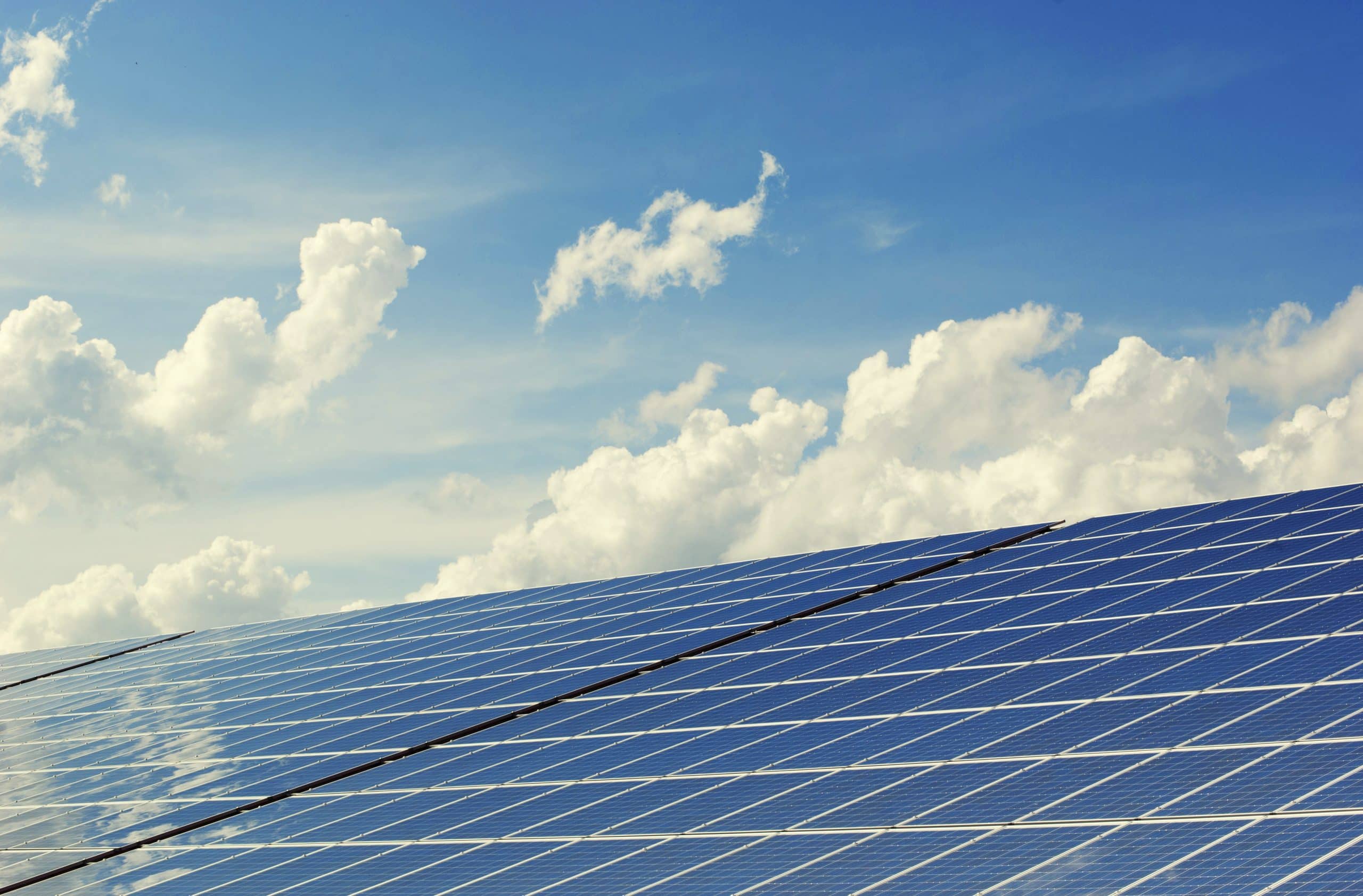 A joint venture de energia solar, terá participação igualitária das duas empresas e compõe a estratégia de descarbonização e transição energética das companhias.