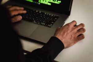 A análise da secretaria é de que o uso de dados na origem do assédio aos aposentados envolve violações ao Marco Civil da Internet e à Lei Geral de Proteção de Dados,