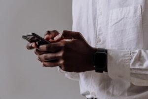 Atualmente são oferecidos 29 cursos para acesso pelo Whatsapp e Telegram. Todos têm certificado com verificação de autenticidade e são 100% gratuitos.