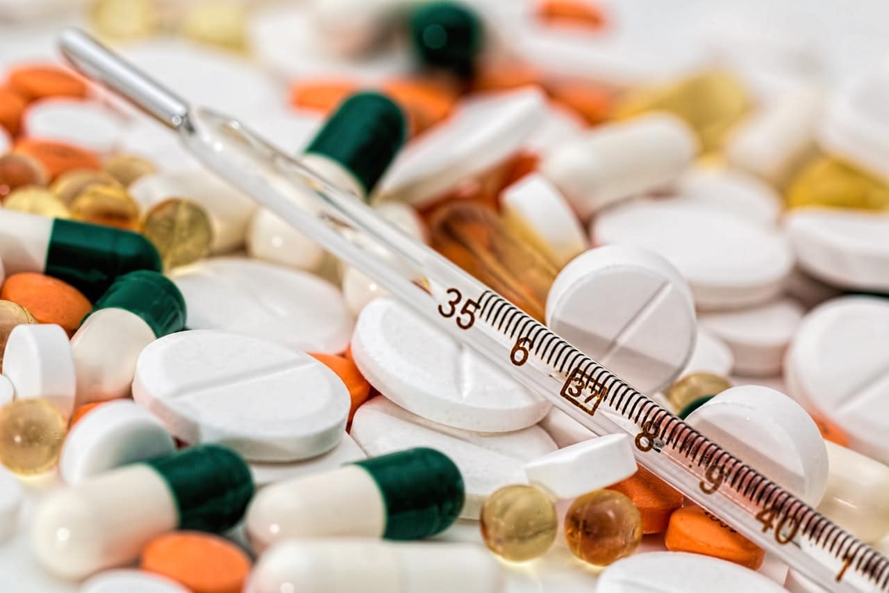 Em relação ao varejo farmacêutico, as lojas das redes associadas à Federação Brasileira das Redes Associativistas e Independentes de Farmácias (Febrafar) apresentaram um crescimento de 23,34% no acumulado nos últimos 12 meses finalizado em maio