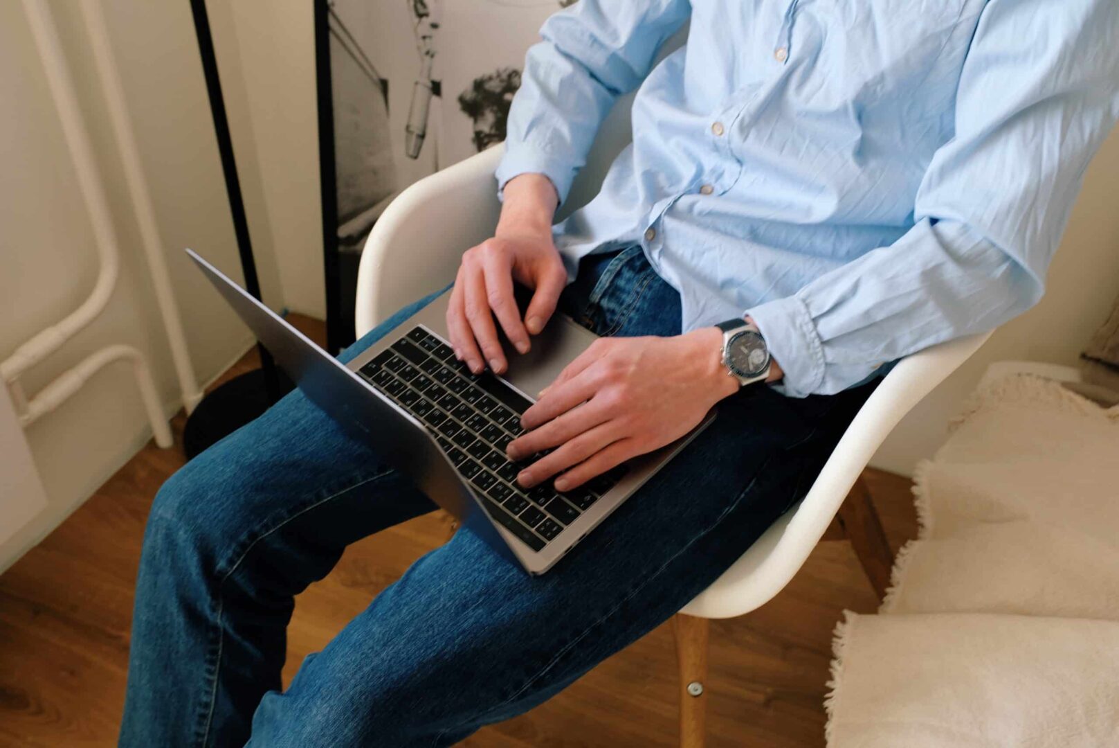 O contribuinte deve elaborar a declaração no computador, por meio do Programa Gerador da Declaração do ITR, disponibilizado na página da Receita Federal e transmiti-la pela Internet.