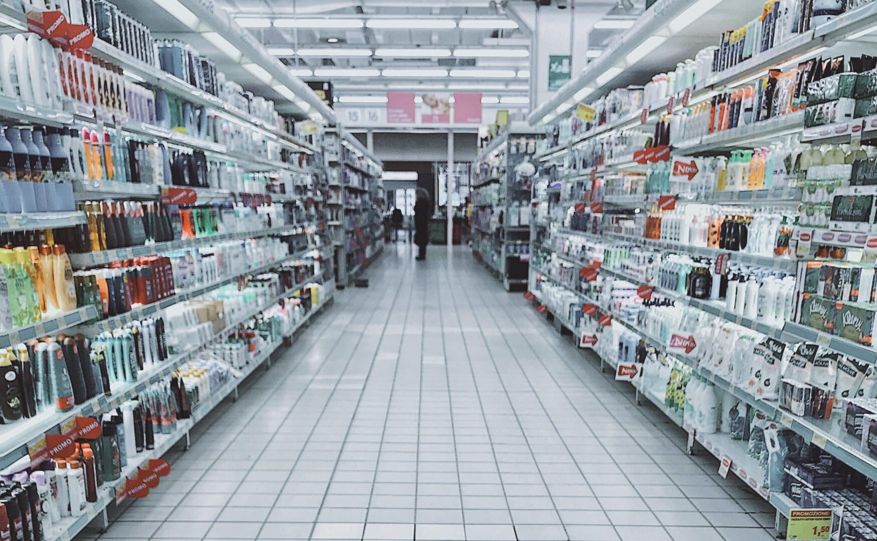 Gráfico mostrando o crescimento do setor farmacêutico no Brasil em 2023, com aumento nas vendas de genéricos e HPC