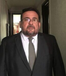 Otávio é filho do saudoso desembargador Júlio Carlos de Miranda Bezerra, personalidade que dá o nome ao Tribunal de Justiça do Ceará. 