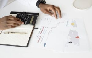 Apesar do bom resultado esperado para o mês, a elevada base de comparação deve fazer com que o ritmo de expansão anual da carteira mostre ligeira desaceleração, de 16,2% para 15,9%, embora ainda em um patamar bastante elevado.