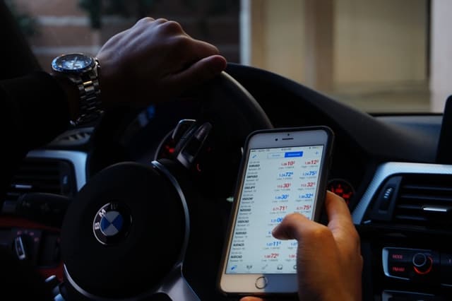 Com o Open Banking (ou sistema financeiro aberto), os clientes de serviços financeiros poderão permitir o compartilhamento de suas informações entre as várias instituições do setor. Isso também possibilita que o consumidor administre diferentes contas bancárias em um só lugar, deixando de depender do aplicativo ou site de cada banco.