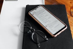 A Receita Federal orienta ao contribuinte que, caso receba esse tipo de SMS, jamais clique no link indicado, e proceda com o bloqueio do número para não receber outras mensagens do tipo.