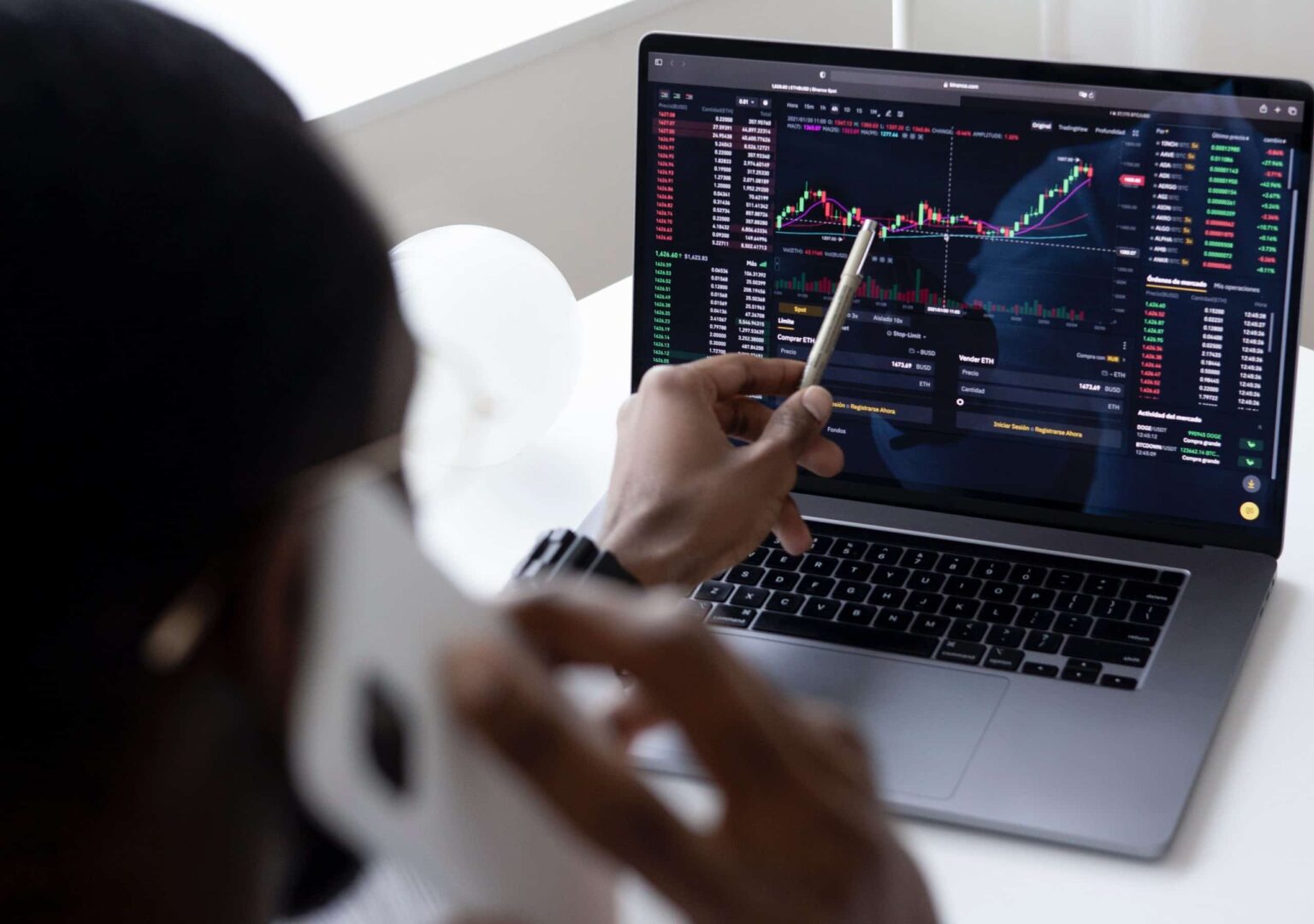 Em 2020, em meio à pandemia de coronavírus, 1591 IPOs foram feitos no mundo, movimentando US$ 331 bilhões, sendo recorde nos Estados Unidos (com 480 IPOs e US$ 127 bilhões captados) e no Brasil (com 28 IPOS e R$ 117 bilhões captados).