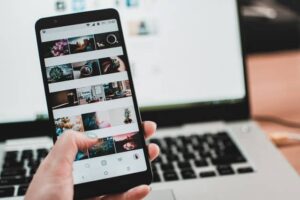 No Brasil, são mais de 150 milhões de usuários de redes sociais, e a taxa de usuários pelo total de habitantes é de 70,3%, um dos maiores dentre todos os países.