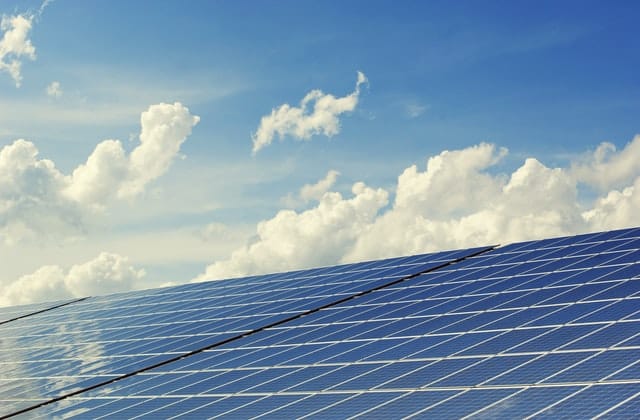 No que se refere a energia solar, o Brasil já tem 10 gigawatts de capacidade instalados. 