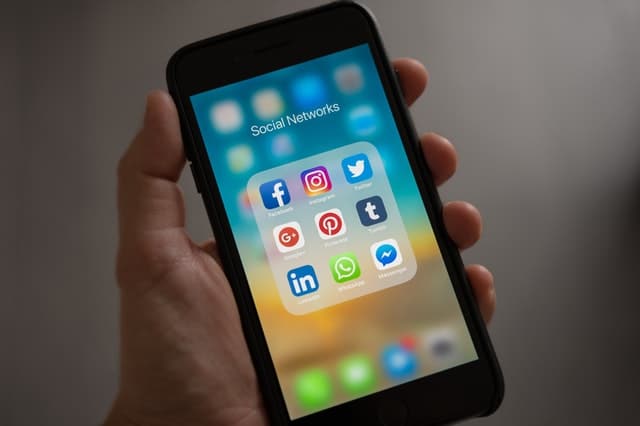Segundo aponta levantamento feito pela Senacon, que é vinculada ao Ministério da Justiça e Segurança Pública, as reclamações de usuários de redes sociais aumentaram 300% no período de janeiro a julho deste ano.