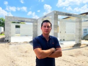 O empreendedor afirma que não só brasileiros, mas pessoas do mundo inteiro têm investido no mercado imobiliário americano, principalmente para ter ativos em dólar.