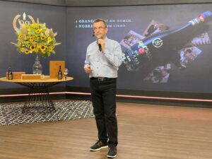 Raul Anselmo Randon eternizado em vinho especial