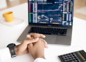 Na prática, a medida inviabiliza a pretendida IPO (oferta inicial de ações) da companhia, que buscava usar os recursos da venda de ações novas para construir uma nova fábrica, investir em pesquisa e reforçar sua estrutura de capital.