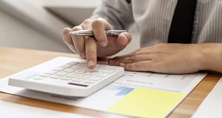Os problemas financeiros afetam mais as mulheres (31,7%).