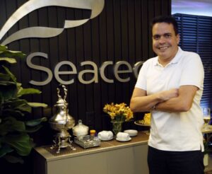 O presidente Seacec, Fabiano Barreira, foi reeleito nessa quarta (8) para mais quatro anos de mandato (2022-2026).