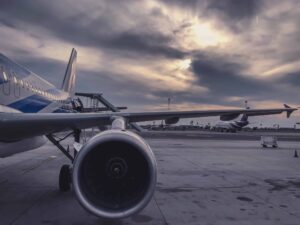 Segundo o relatório, a demanda continuou bem acima dos níveis pré-crise. Foto de Ahmed Muntasir no Pexels
