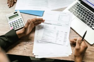 As experiências internacionais de microfinanças de Brasil, Argentina e Colômbia também serão apresentadas. Foto de RODNAE Productions no Pexels