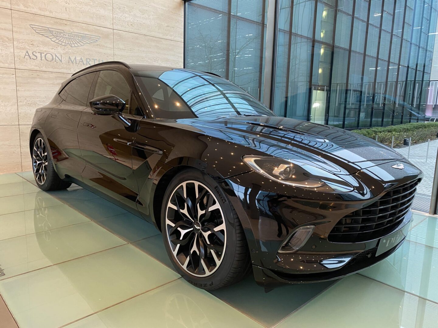 DBX o primeiro SUV da Aston Martin